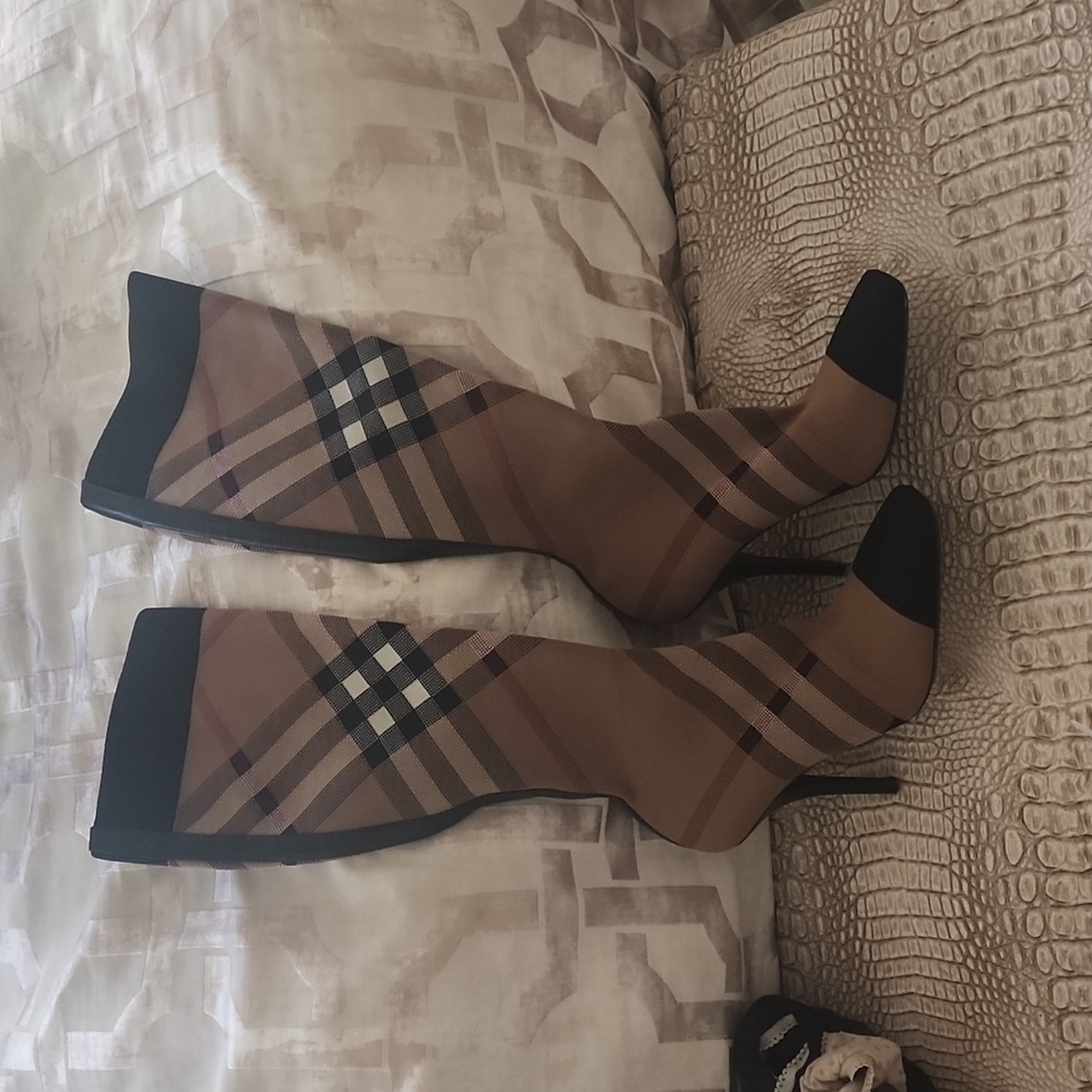 Burberry knitted sock boots